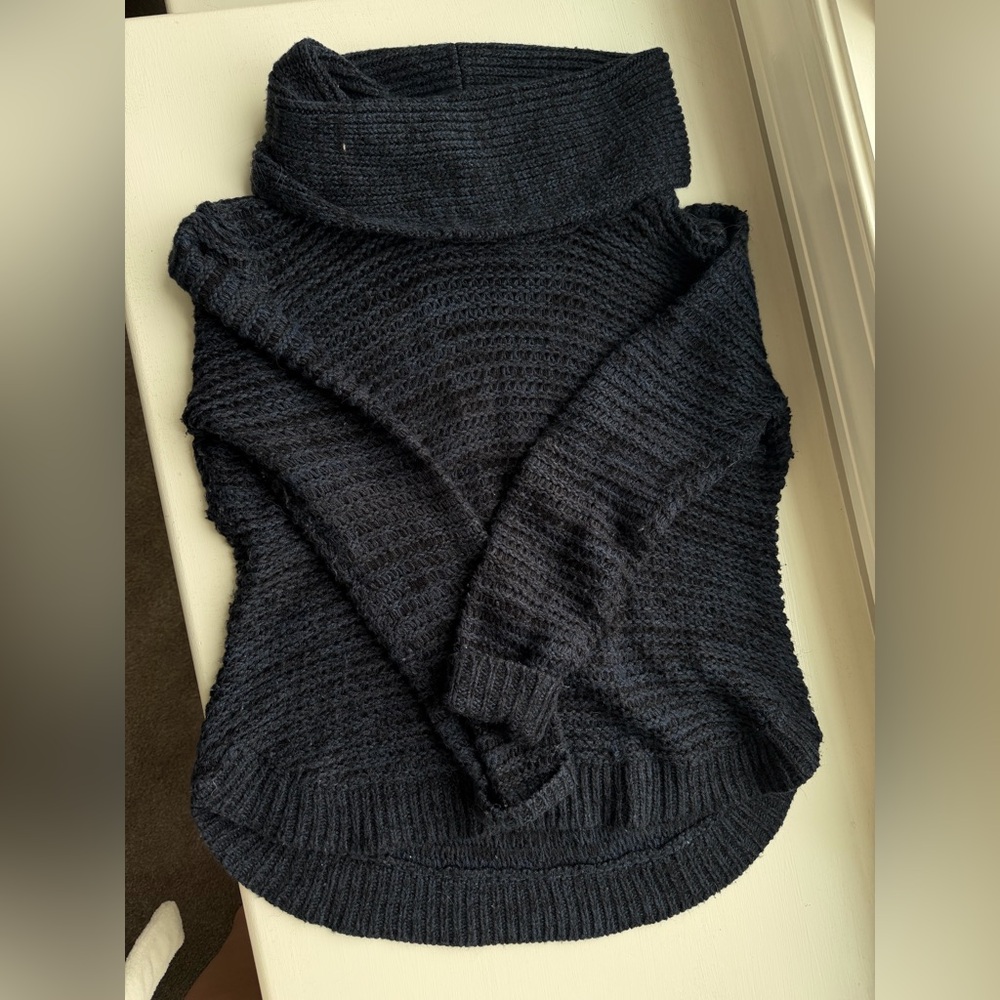 Quinn Turtleneck Navy Sweater sz M